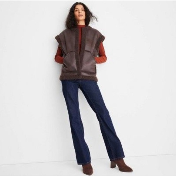 NWT Future Collection Fauc Shearling Vest - Picture 2 of 5